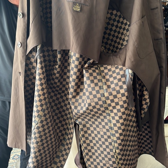 Original Louis Vuitton rain coat - Picture 10 of 14